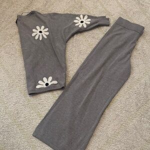 Sioni Gray Daisy Lounge Set – 2 Piece – Size M – Small Spot